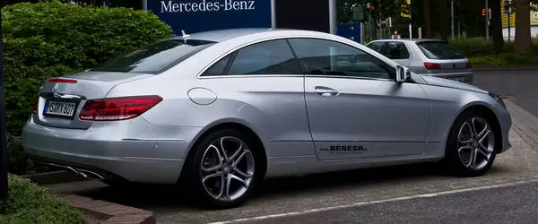 Mercedes-Benz E 200 1.8dm3 benzyna 207 L3S8M0 JZAAA402